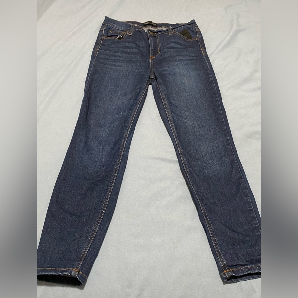 Dark-washed denim jeans 👖